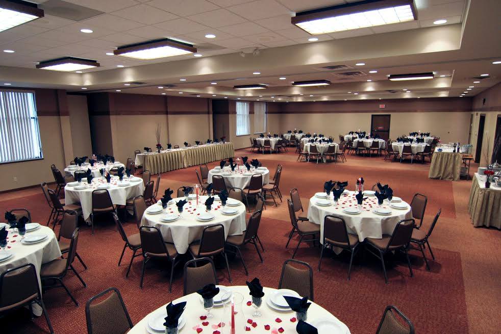 Okemos Wedding DJs - Mid-Michigan Wedding DJ - Sparty DJs