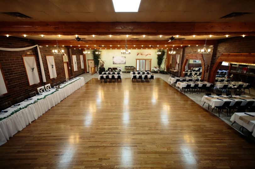 Owosso Wedding DJs - Mid-Michigan Wedding DJ - Sparty DJs